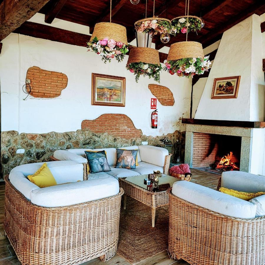 Casa Rural El Canto Del Agua Мальпартида-де-Пласенсия Экстерьер фото